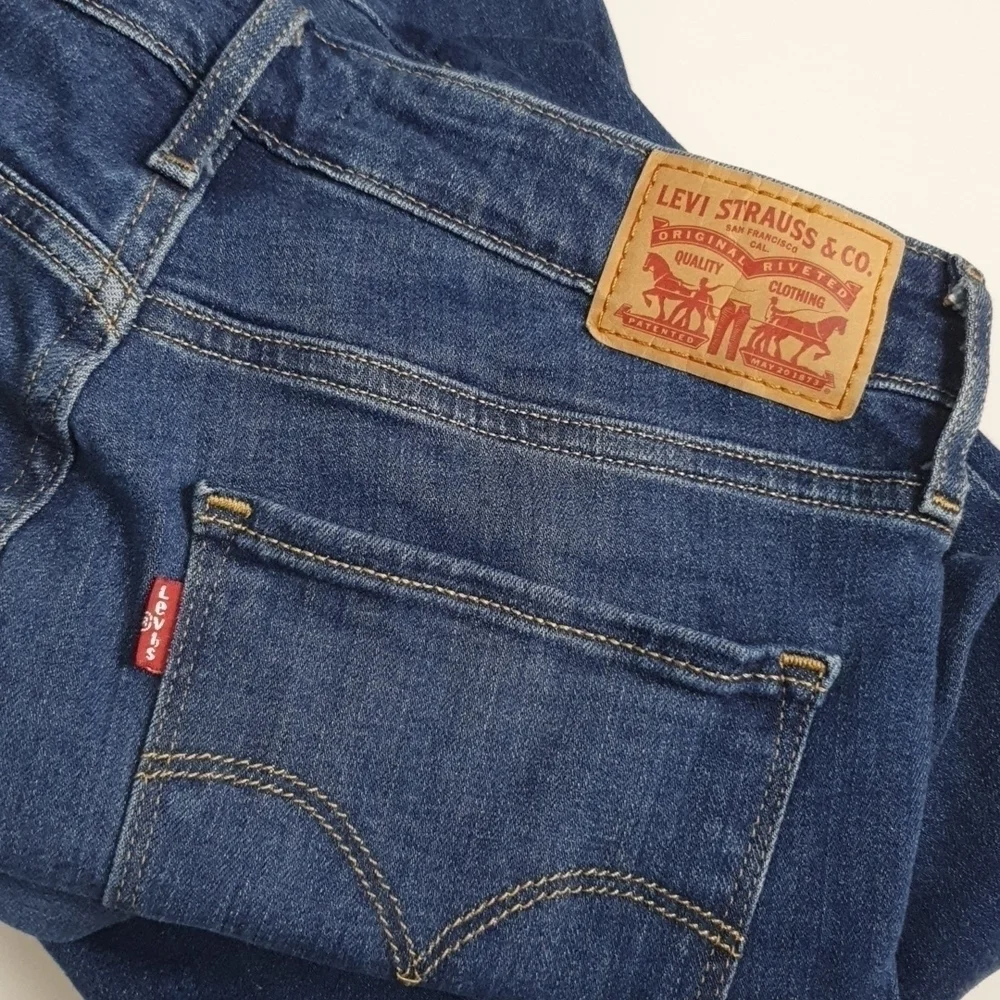 Levi's 721 High Rise Skinny Ankle Distressed Jeans - Picture 5 of 14